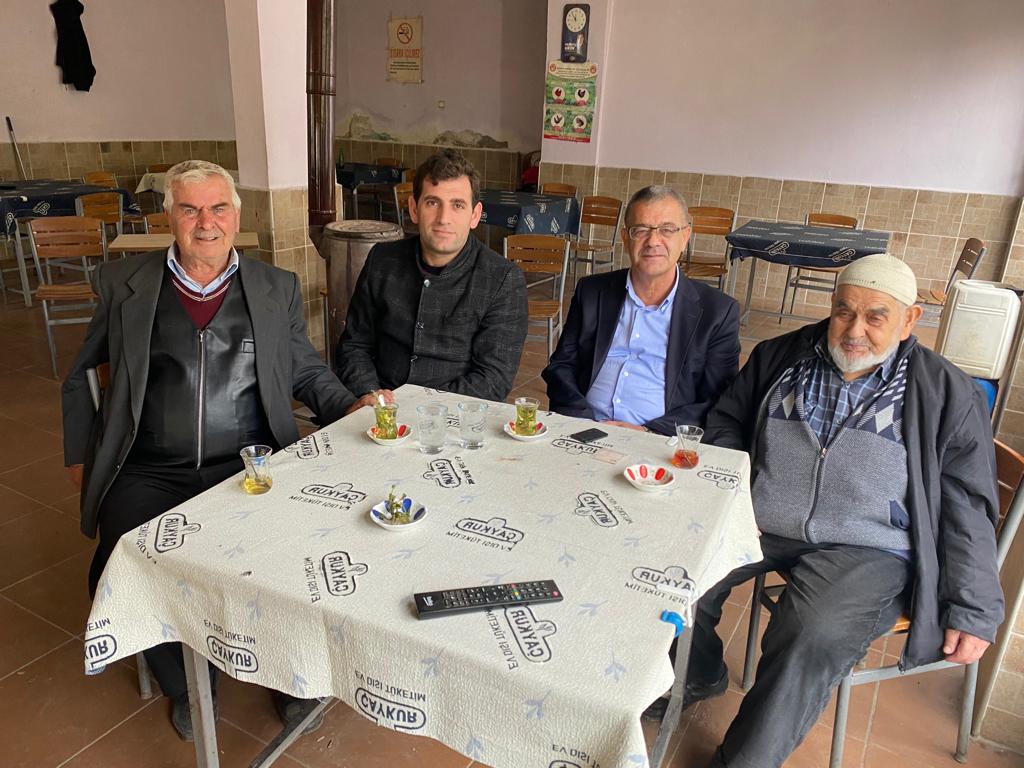 sultanhisarmuf's tweet photo. Diyanet İşleri Başkanlığı tarafından kuşaklar arası kaynaşmayı sağlamak amacıyla başlatılan Ulu Çınarlar projesi kapsamında İlçe Müftümüz Yakup ŞENER, İlçemiz Çarşı Camii İmam-Hatibi Kadir LÜLECİ ile birlikte Eskihisar Mahallemizden Hacı Ali PAZARLI ve Ahmet USMAN'ı ziyaret etti. https://t.co/xGlIjFrKdK