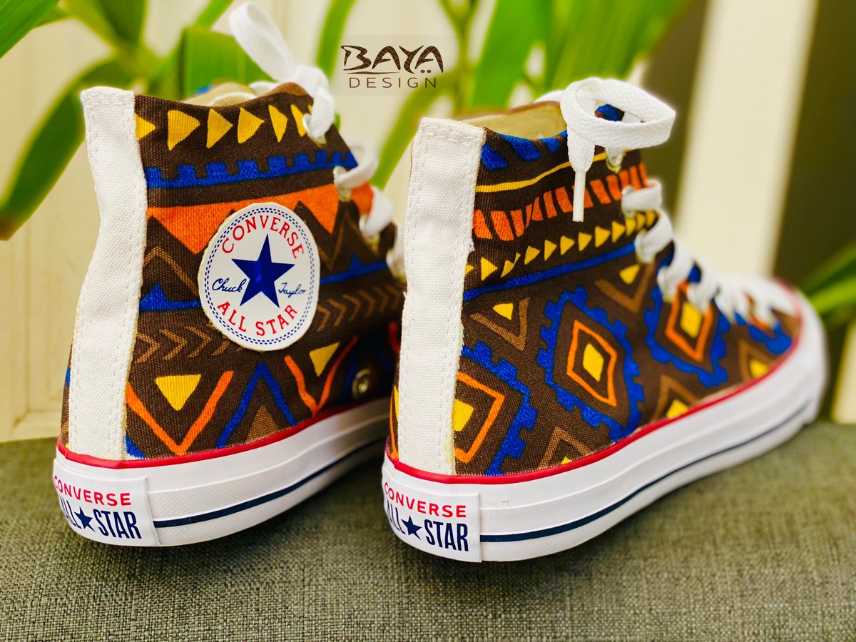 Converse montant , customise en motif #bogolan #BayaDesign #customise #custom #womenshoes #alstar #coverse #womenempowerment #handmade #LocalAttitude #LocalSafeAttitude #Handmade #MadeinSenegal #MadeinAfrica #kebetu