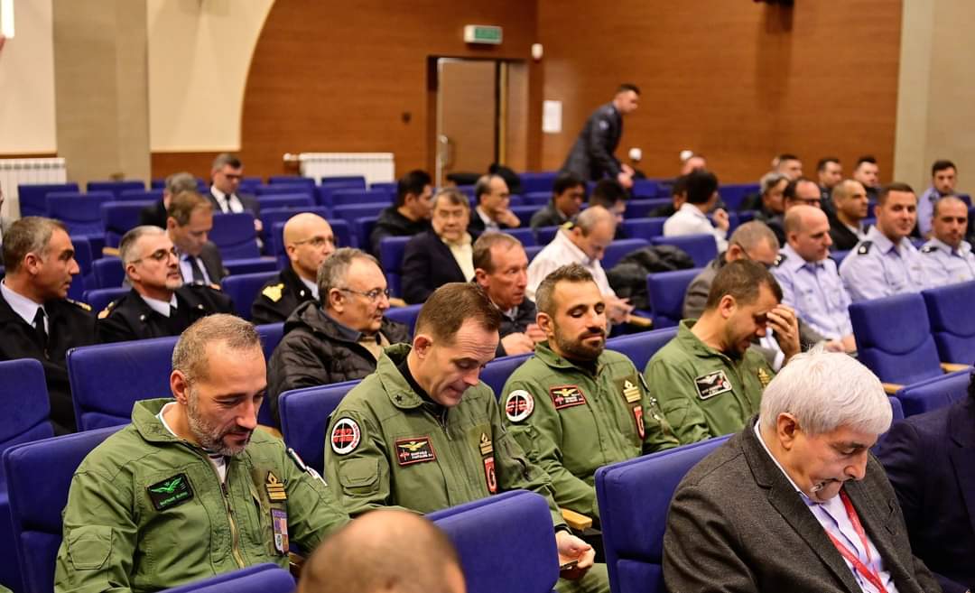 ⏩ Dobiega końca kolejna, ósma już konferencja użytkowników samolotów #M346 ✈️
⏩ Zgodnie z przyjętym cyklem spotkań każdy członek M-346 Joint User Group (JUG) pełni rotacyjnie rolę gospodarza przedsięwzięcia. 
⏩ Organizatorem tegorocznego forum jest 4SLSz✈️🇵🇱
📸 M.C. Wójtowicz