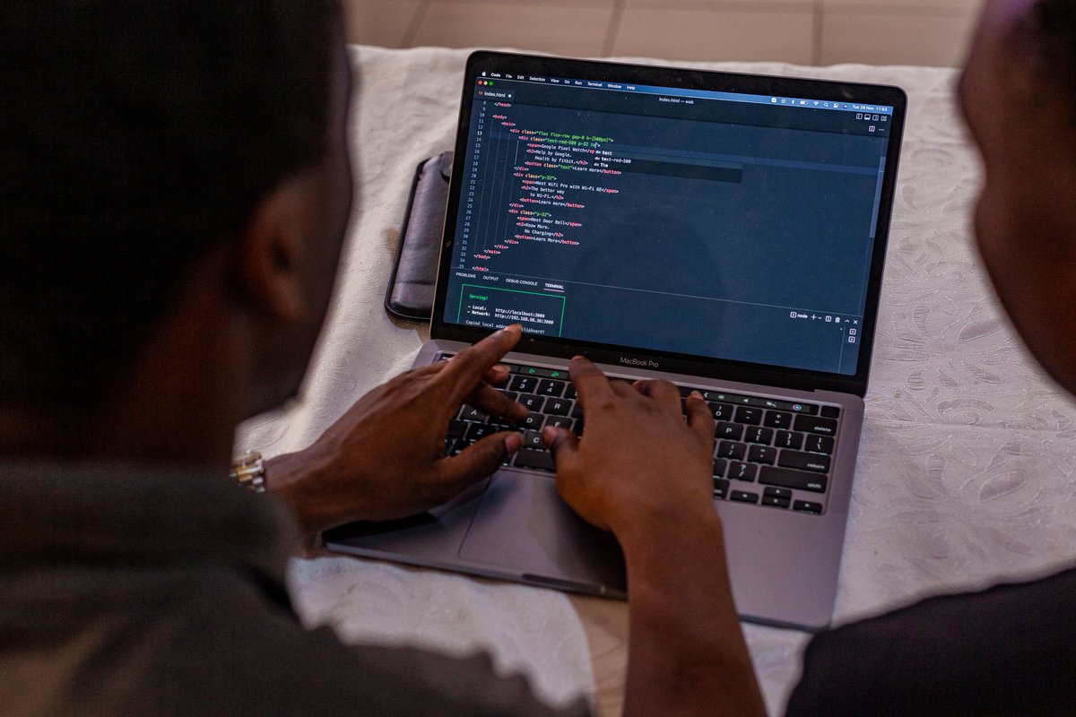 PesaTechAfrica's tweet photo. On the 2nd day of the PesaTech Bootcamp. Our partners @ipfsoftwares took the developers through UI/UX Design. Both are important in the software development process while working closely with users in creating the product
#PesaTechAccelerator
@UNCDFdigital
@VenturesSahara https://t.co/XWjjnXdZdC