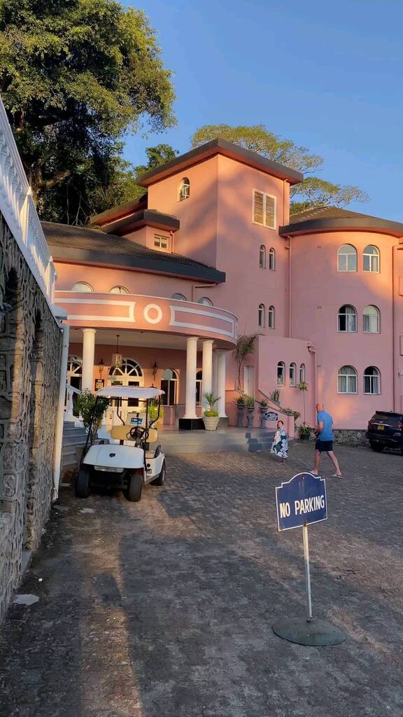 WhenInZim's tweet image. If there's one thing we want you to take away after visiting our page, it's the firm knowledge that Zimbabwean tourism is more than just the Mosi Oa Tunya 
.
.
📷 @__nandipha__
.
.
📍 Leopard Rock, Bvumba
.
.
#WhenInZim