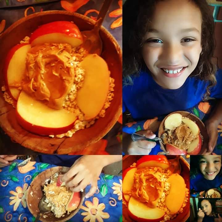 DoreneShaver1's tweet photo. #fuelforschool theese #healthyrecipes outta give them some energy easy to make! #quick n #yummy also made a #breakfastbarsmoothie 😋 https://t.co/6tTReFL73l