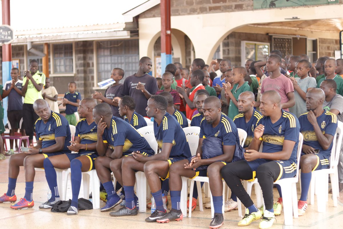 LeagueWazee's tweet photo. Recently and in partnership with @wazitofc Legends, a key WPL member, we carried out a very impactiful CSR activity at the BOSCO BOYS KENYA where we donated food stuff, clothing, shoes, soccer balls and sets of soccer bibs. We also had alot of fun interacting with the boys! https://t.co/RUki5HnB9E