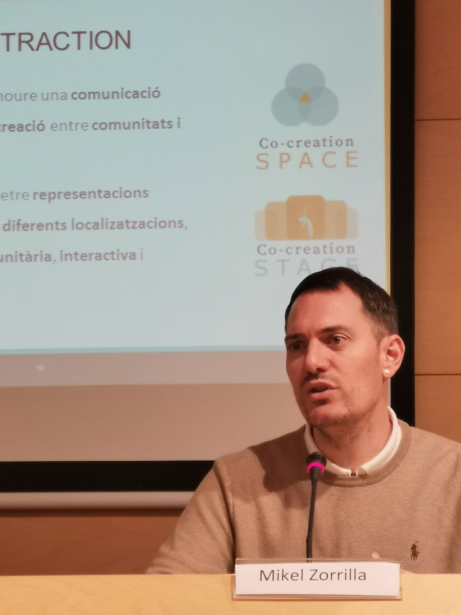 TRACTION_EU's tweet photo. Project leader Mikel Zorilla presents #TractionEU at the #EuropeanComission in Barcelona this morning.
Our technology:
🔧#CoCreationStage
🔧#CoCreationSpace
Our 3 #CommunityOperas:
🌟#LaGataPerduda
🌟#OutoftheOrdinary
🌟#OTempoSomosNós
#H2020 https://t.co/O2qGusP3Kh