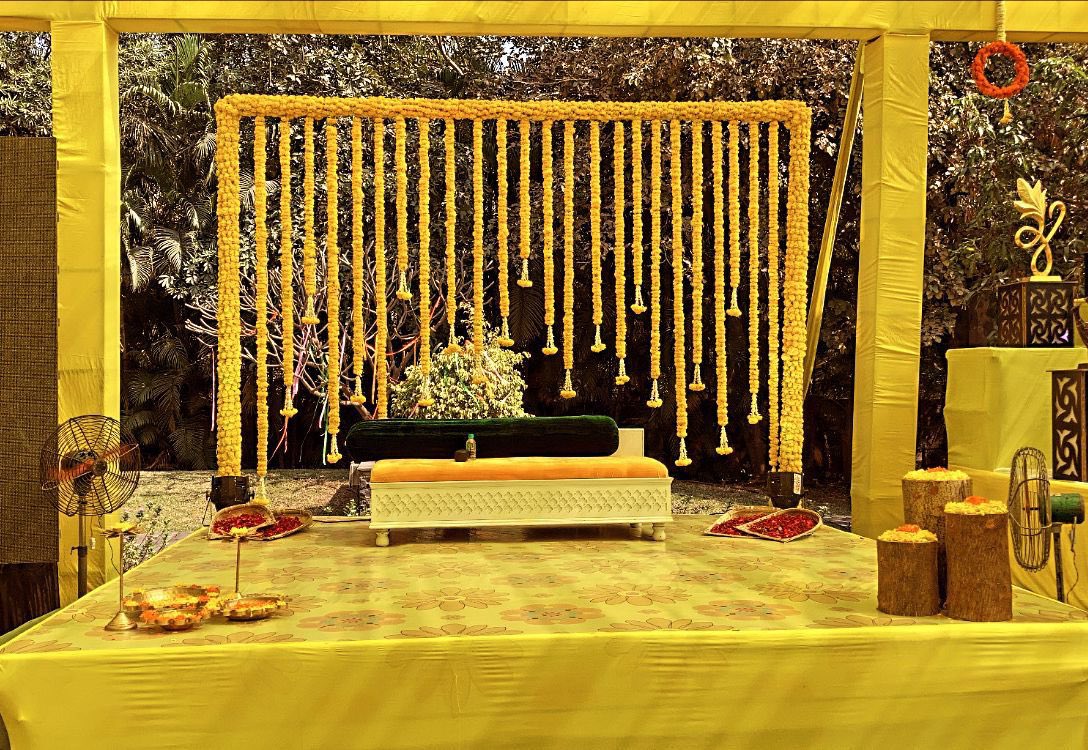 KarmicEm's tweet photo. Our Haldi decor consisted luscious marigolds and traditional elements.💫🌼
.
.
.
#haldi #haldidecor #yellow #eventmanagement #eventdecor #event #weddingdecor #weddingmotivation #weddingphotography #weddingideas #weddinginspiration #weddingplanner #weddingday #instadecor #trending https://t.co/NhaffjNSg3