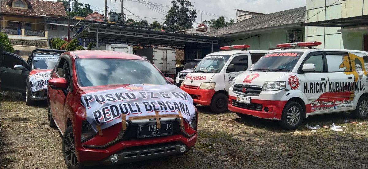 KabarFZ's tweet photo. Kegiatan Ambulance @fadlizon &amp;  Ricky Kurniawan melakukan pengiriman dan pembagian donasi untum korban gempa Cianjur. Pengiriman bantuan ke lokasi terdampak di Kampung Cugenang. @Gerindra @Partai_Gerindra https://t.co/xDwWZAE07V