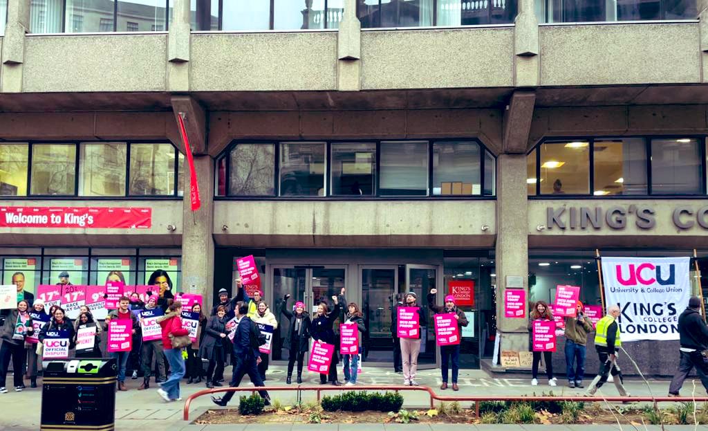 Good morning from the Strand, with a brand new banner! #ucuRISING @ucu #wereworthmore