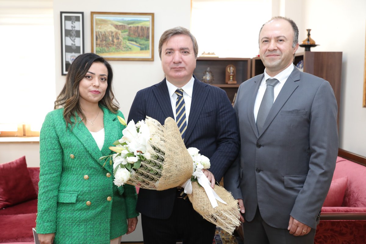 Valimiz Sn.@hmzaydg,
Özel Aksaray Bahçeşehir Koleji Müdürü Sn.Nihat Kaplan, Öğretmen Sn.Gamze Çomak ve beraberindekileri kabul ettiler.