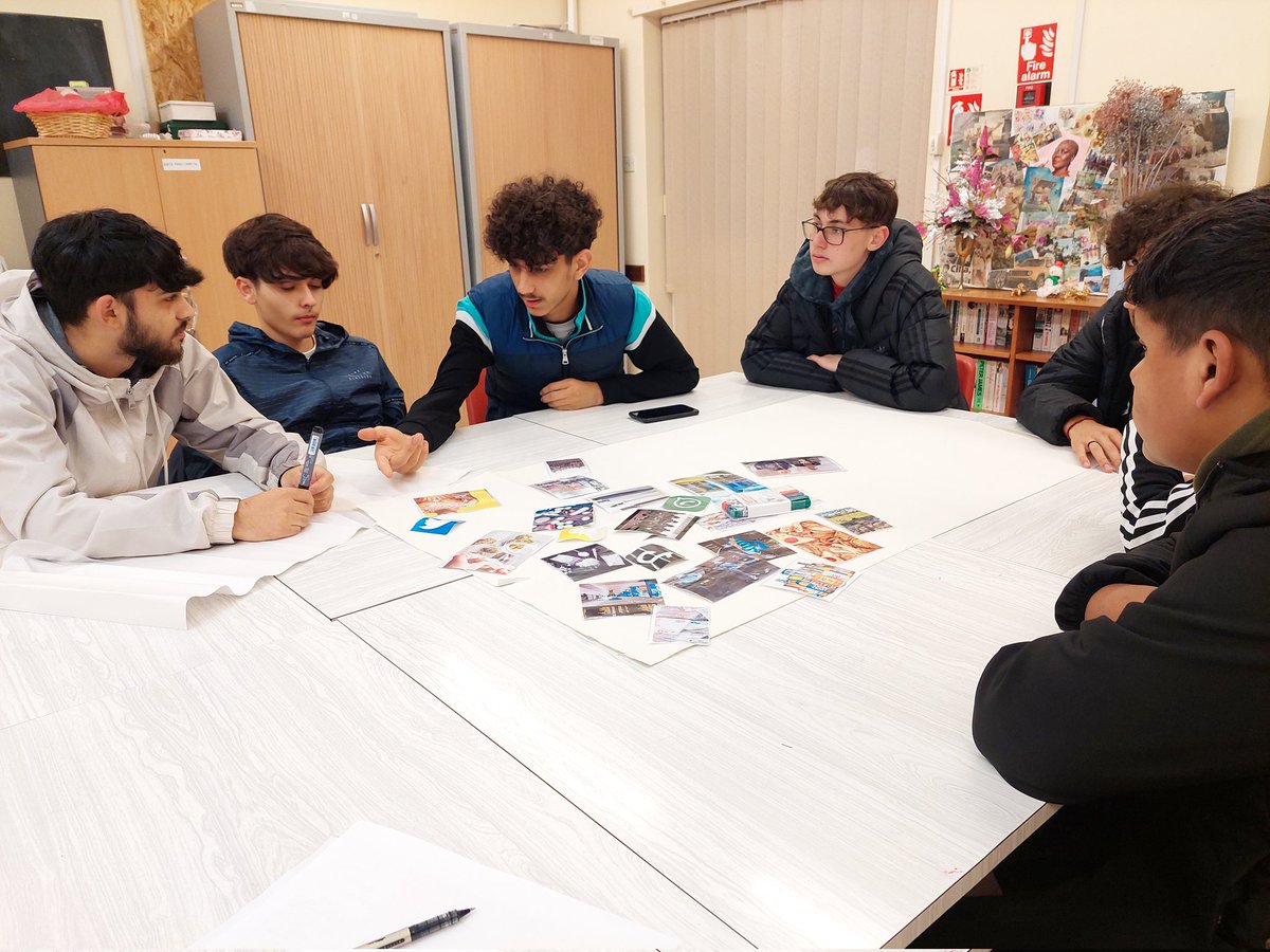 Last night @sy_vru came to vist young people in Hexthorpe, looking at the work being delivered on County Lines and the co-production of short films. #teamhexthorpe South Yorkshire Police and Crime Commissioner