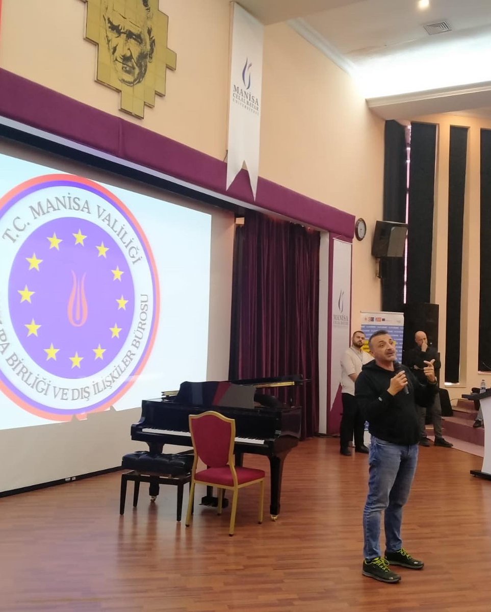 ManisaABBirimi's tweet photo. Türkiye Ulusal Ajansı tarafından akredite edilmiş Manisa Valiliği Eurodesk Temas Noktası olarak 29 Kasım 2022 tarihinde CBÜ Erasmus Günleri kapsamında; Sağlık Fakültesi öğrencilerine Erasmus Plus programı tanıtımı ve Avrupa Gençlik Fırsatları Semineri https://t.co/HGude7JOso