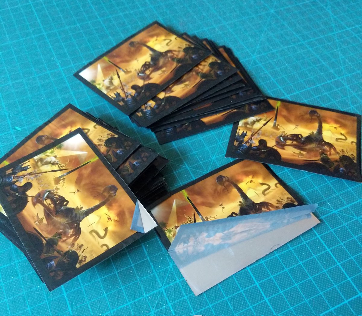 aCapGames's tweet image. Not overly impressed by the quality of the custom sleeves for the Kemet Blood and Sand KS edition
@EditionsMatagot