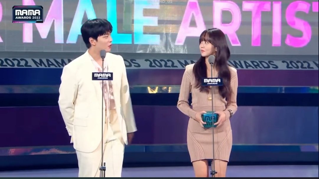 kdramatreats's tweet photo. OMG #YeoJinGoo and #KimSoHyun reunion on #2022MAMA presenting an award 😭🖤 https://t.co/auidFKqehr