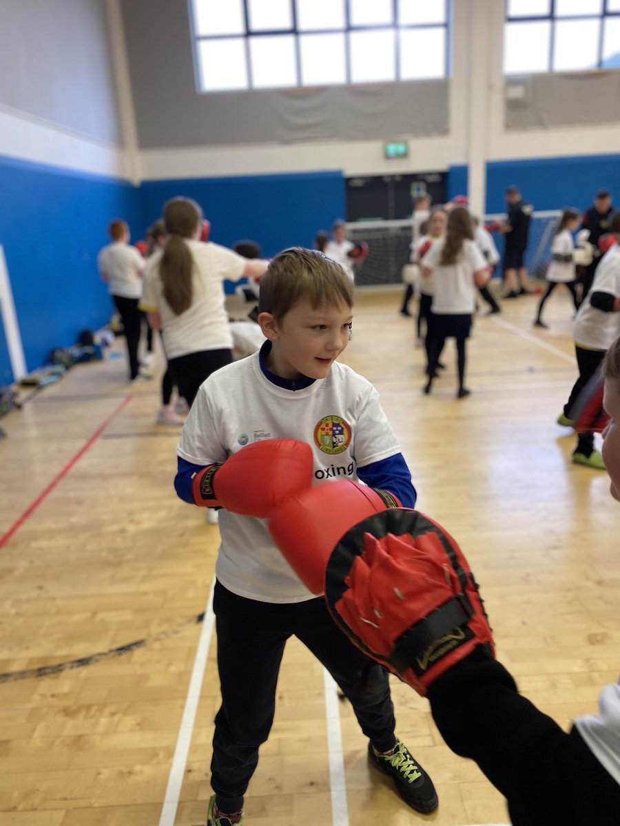 A great boxing session with <a href="/paddy_gal/">Paddy Gallagher</a> at Glenparent Youth and Community Group this morning. Our children enjoyed some boxing circuits. 🥊