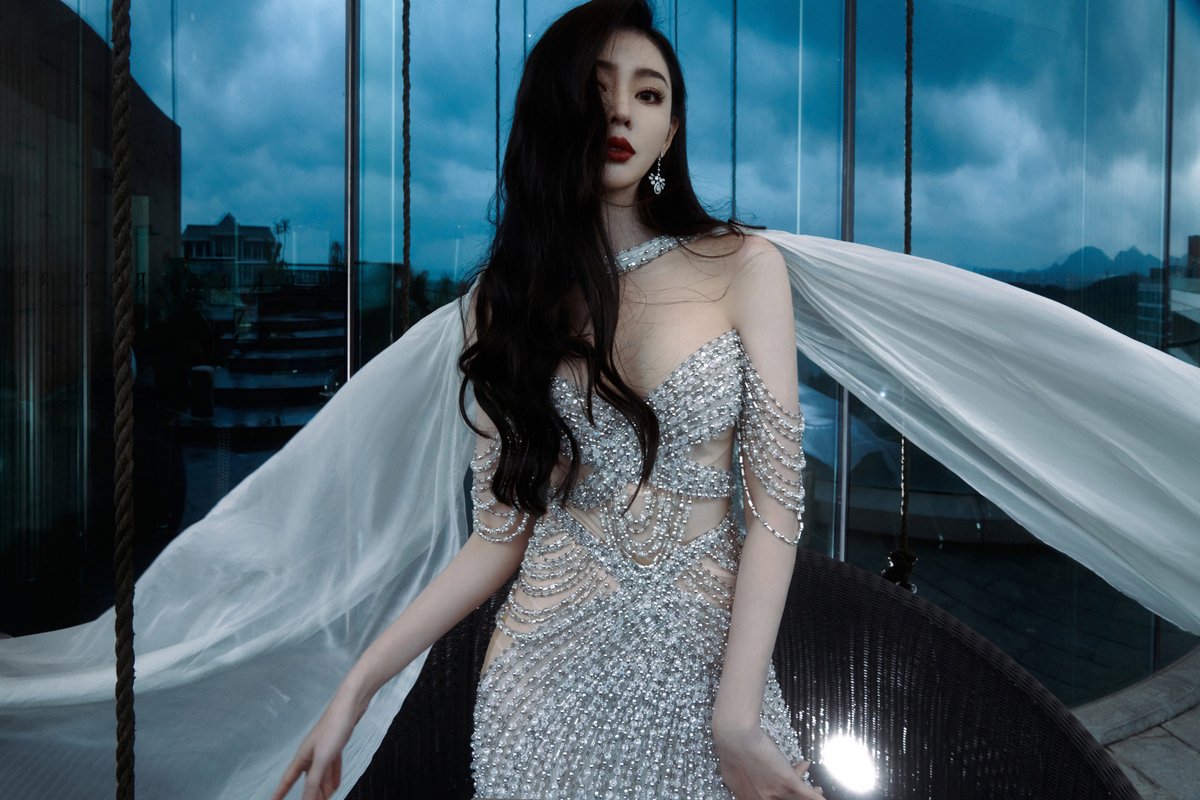 dramaskfan's tweet photo. #ZhangTianAi para Weibo TV & Internet Video Summit 2022.
Mais fotos: https://t.co/lX3JMcp5qn
#张天爱 #CrystalZhang #YoungAndBeautiful #TheBrightestOfUs #SerenadeOfPeacefulJoy #CrocodileAndPloverBird #GoPrincessGo #MartialUniverse #cdrama #dorama https://t.co/EfJ37ykw5g