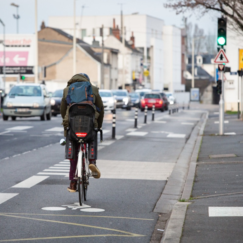villedetours's tweet photo. Dans le cadre de la mise en place du schéma cyclable métropolitain, des aménagements cyclables transitoires ont été mis en place depuis plusieurs mois.

Nous souhaitons recueillir le point de vue des cyclistes afin d’évaluer ces aménagements.