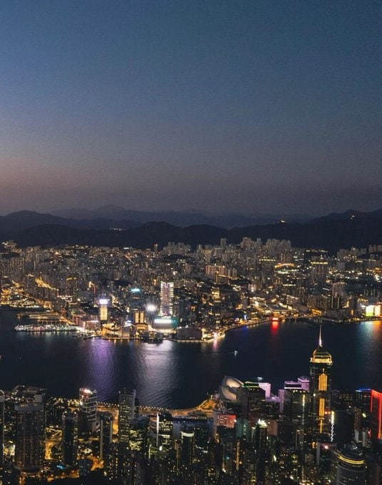 AtlaechAtlas's tweet photo. As night fell, the lights came on, and the night surrounded the city. https://t.co/Z131Q4nPvr
