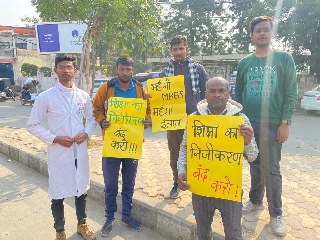 camfh2020's tweet photo. #rollbackbondpolicy
#Rollbackfeehike
#bpskhanpur
#KCGMC
#pgimsrohtak
#medicounited
#bpsgmc
#bps
#shkmgmc
#camfh https://t.co/wdMOPHGsV6