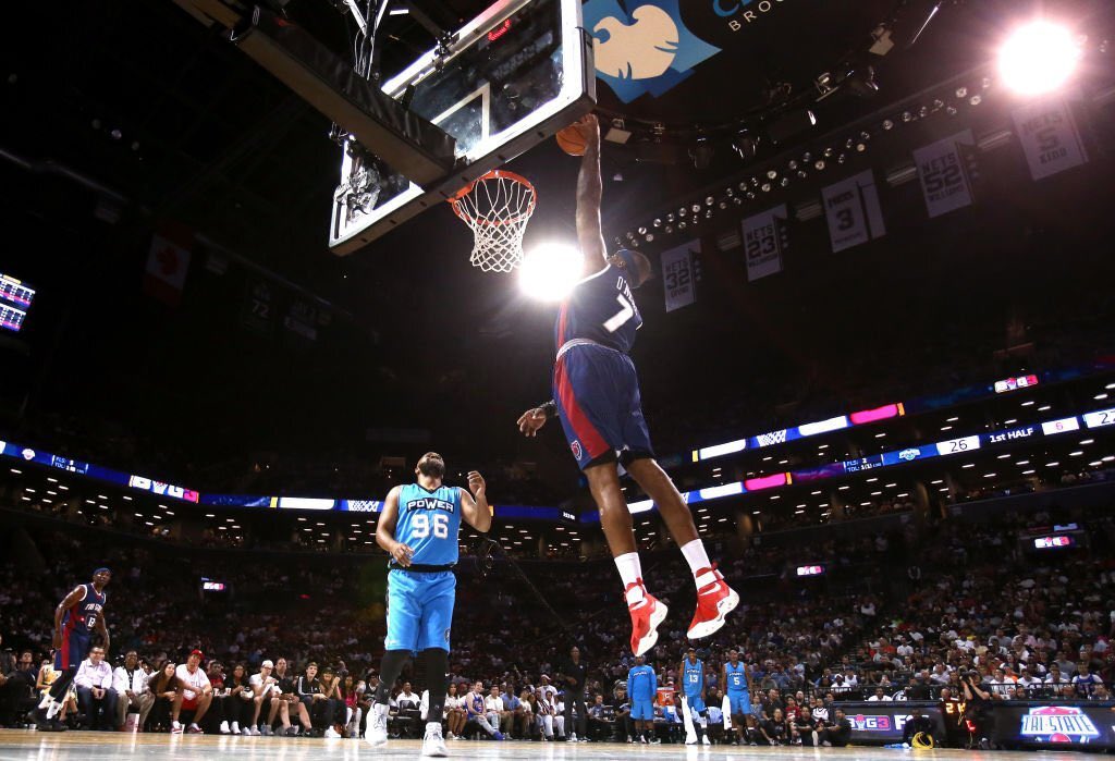 Dunking in front of sold out crowds 📸