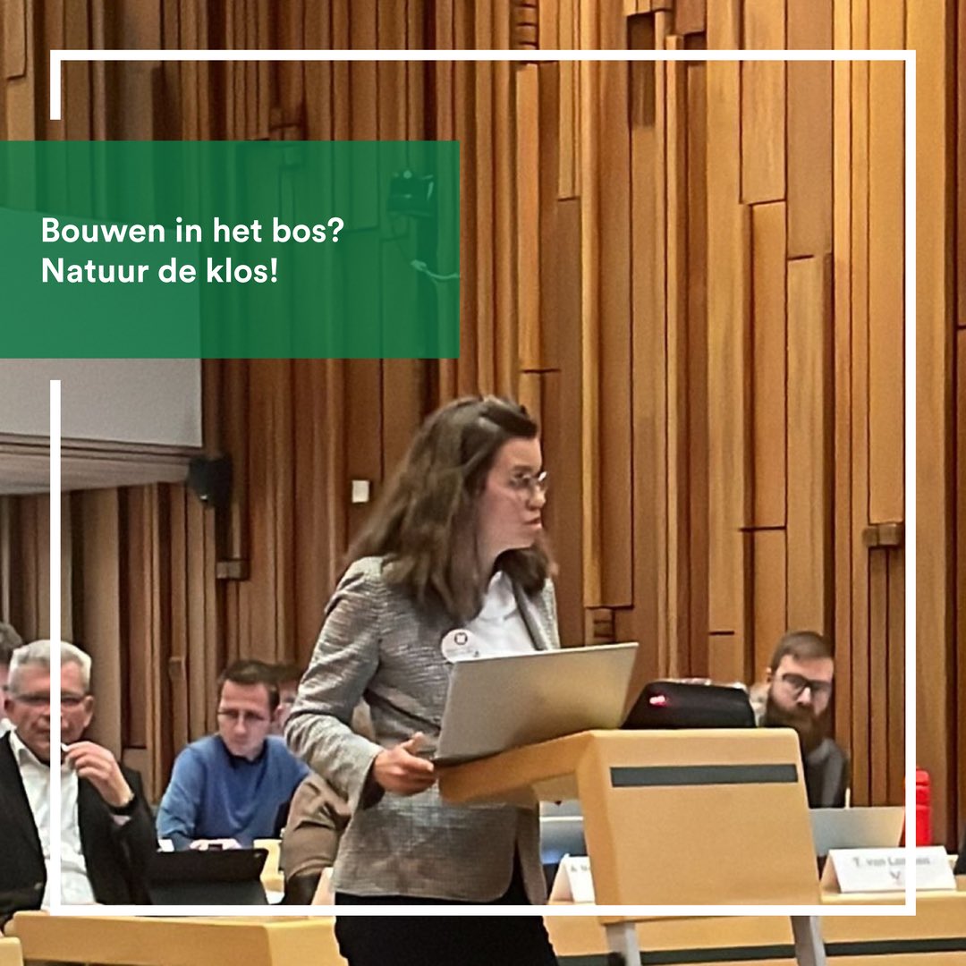 Bouwen in het bos? Natuur de klos! 🌳🐿

We stemden gisteren als enige partij tegen een ontzettend slecht plan om tiny houses in bosgebied te plaatsen. 

"Weer snoepen we een stuk af van de natuur. Terwijl we midden in een biodiversiteitscrisis zitten.”

#KappenMetKappen