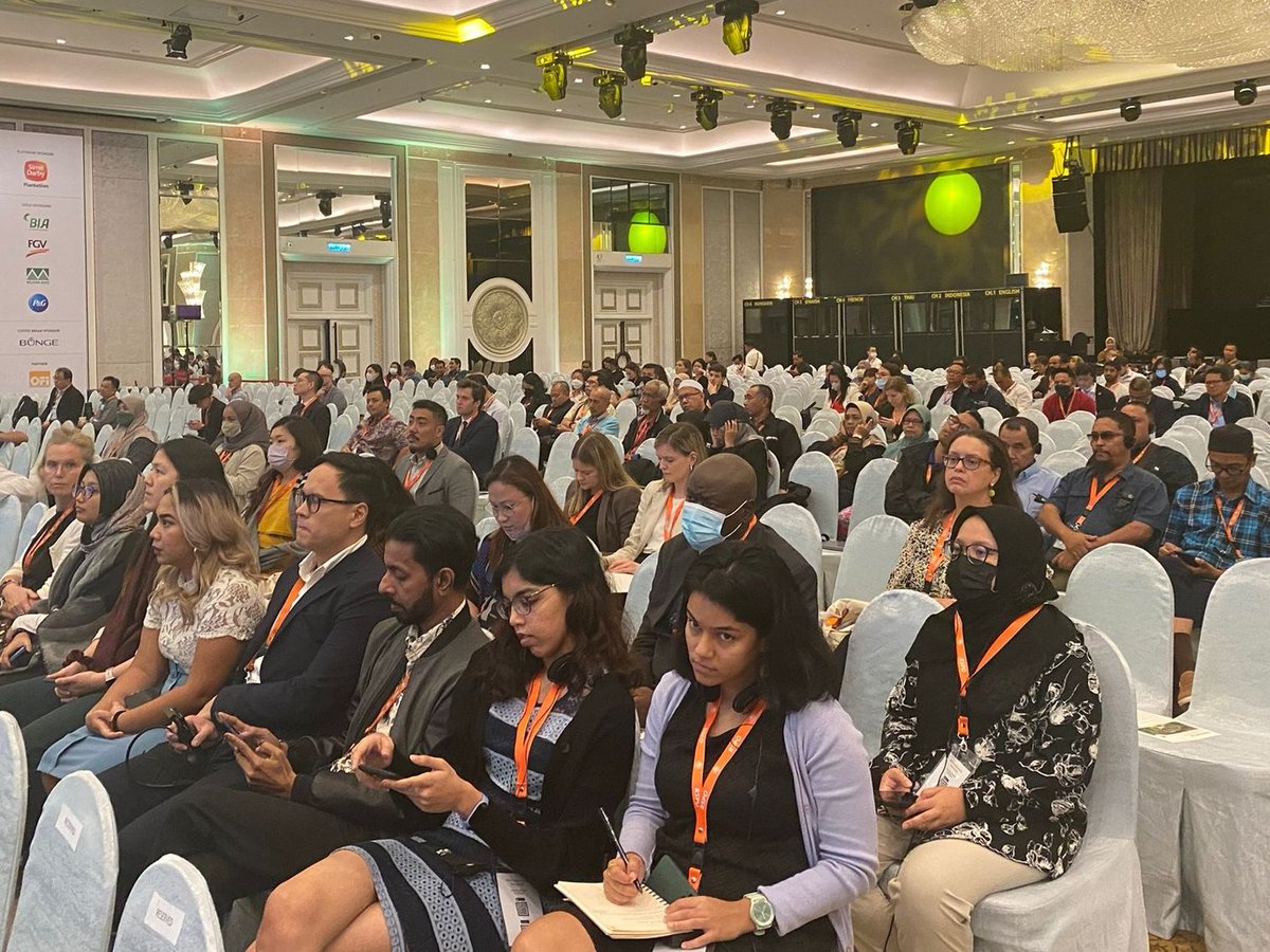CNV_Internat's tweet photo. Vandaag bij #RT2020 #RSPO doen we een dringende oproep voor meer #SocialeDialoog en #LeefbaarLoon in de #Palmolie industrie, samen met onze partners die arbeiders uit Azië en Latijns-Amerika vertegenwoordigen, @RSPOtweets #HUKATAN
@FairtradeNL
https://t.co/AUWXaKJBH6 https://t.co/bSs1Hj62Kl
