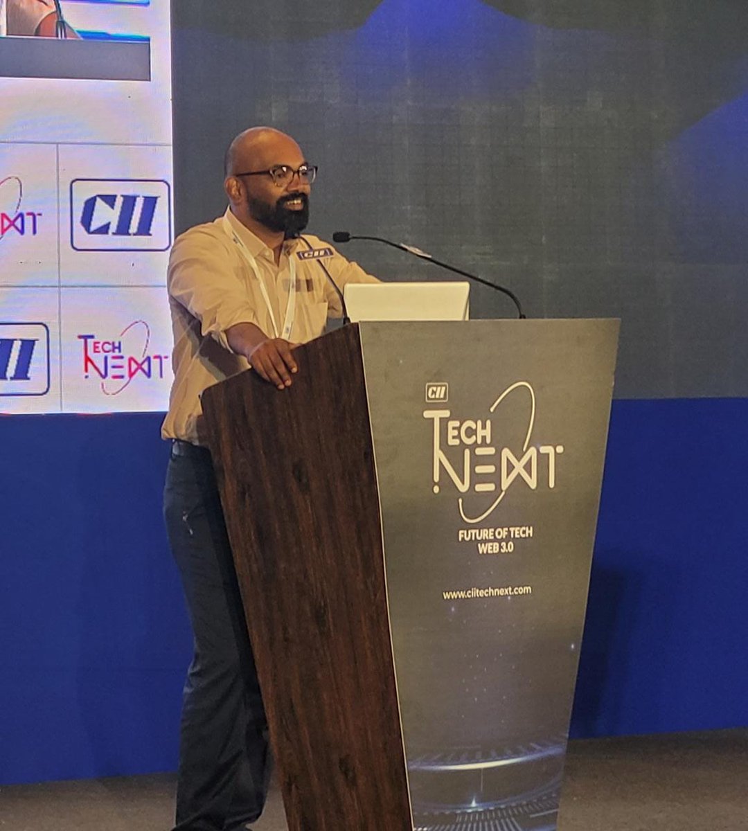TechNextbyCII's tweet image. Mr Jibu Elias, Head of Content & Research-Indiaai, starts the discussion on a gripping topic #AI- The Good, Bad & the Ugly. He traces the history of AI, the Sputnik moment, to the current AI world that is still emerging.
#CII #TechNext #Metaverse