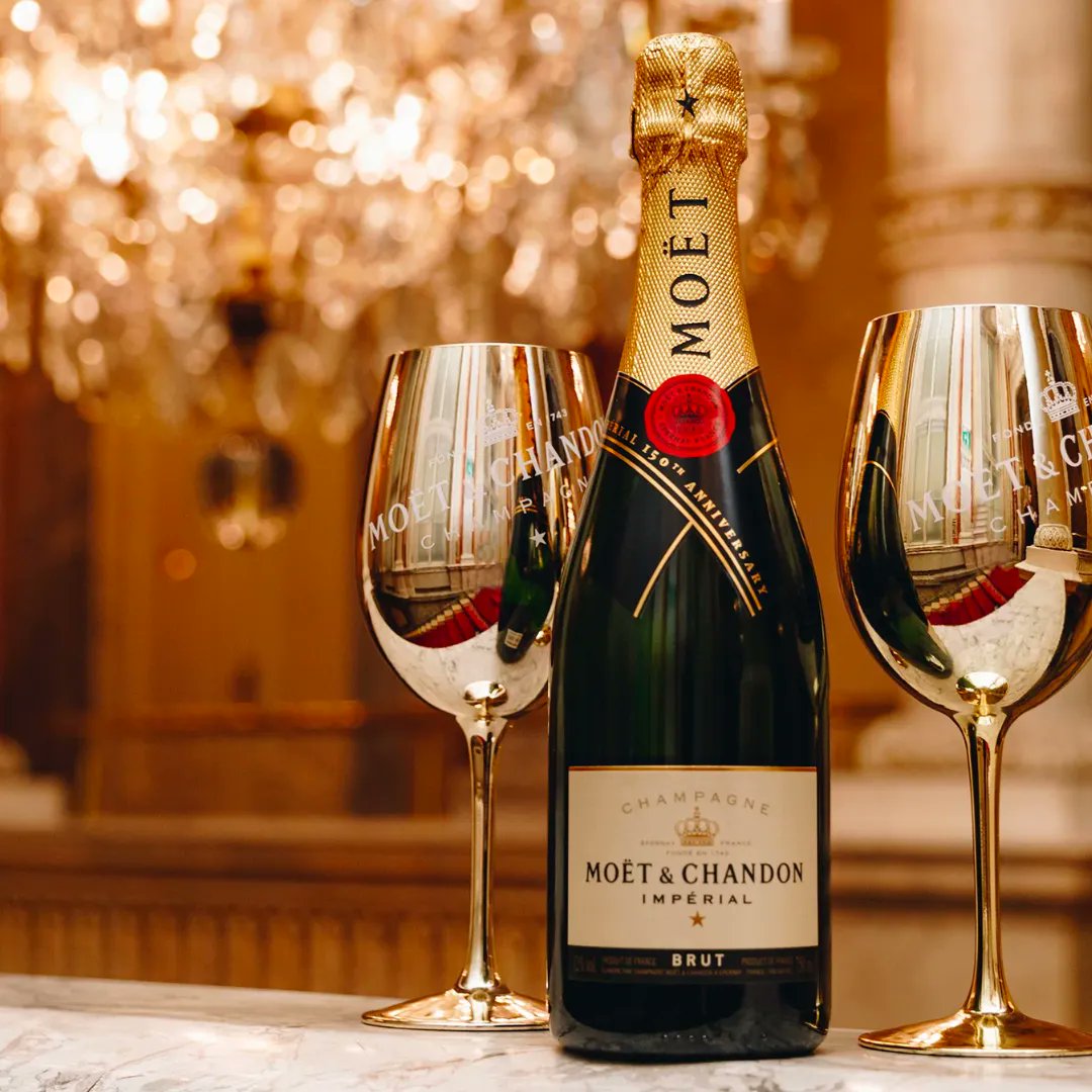 ✨All that glitters...✨ Tickets to our NYE party, in partnership with Moet and Belvedere are selling fast. We'll be pulling out all of the stops with performance, cocktails and music, so if you fancy seeing in 2023 in style get yours today: bit.ly/3RSM7l4