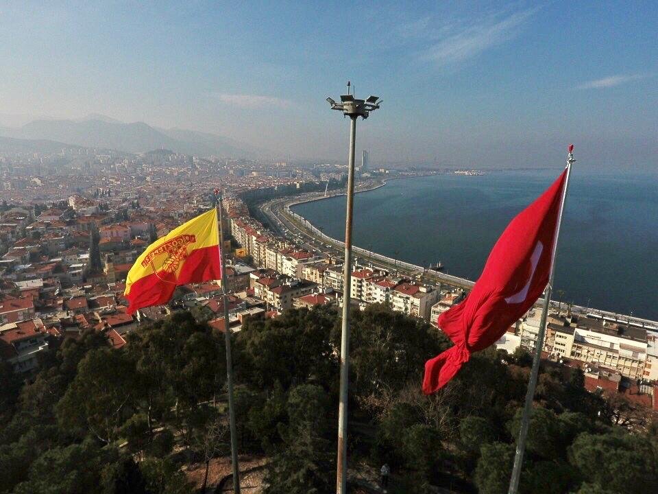 taraftargrubu35's tweet photo. Türkiye Cumhuriyeti Devleti'ne ve Göztepe Spor Kulübü'ne sadakatimiz şerefimizdir. https://t.co/DjxEKdtnuW