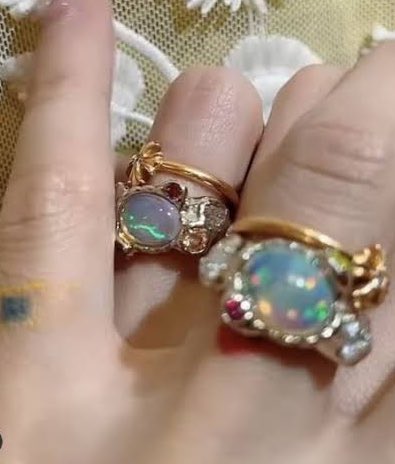 แล้วฮยอนอาเลือกบอกตรงๆผ่านไอจีเลยว่าเลิกกันแล้วนะ จะเป็นเพื่อนกันต่อ แต่แบบช่วงที่คบกันมายันขอแต่งงานอะ เลิกกันมีความทรงจำ ทั้งรอยสักคู่ที่ติดตัวไปตบอกชีวิตอีก  🥹