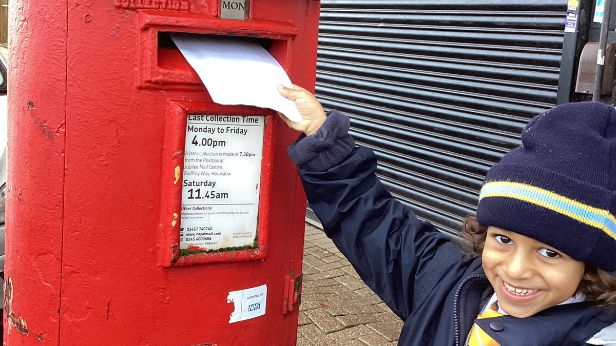 StainesPrepYr1's tweet photo. We loved our walk to the post box to send the invitations we have written to invite our parents to our Christmas performance next week. We have learnt about the features of an invitation and what information needs to go on an envelope! #StainesPrepEnglish #StainesPrepLearn 💌📮 https://t.co/9PWgEx1qvw