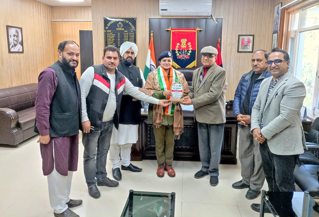 GGF delegation headed by GGF J&amp;K President Dr. <a href="/SPVARMA8/">S P VARMA</a> present GGF Souvenir to Ms Mohita Sharma, IPS, SSP Ramban for her contribution in preventing local youth from falling prey to intoxications (drugs) or other addictions. <a href="/mohita_ips/">Mohita Sharma</a> #Ramban #IPS #IndianPoliceServices #Police