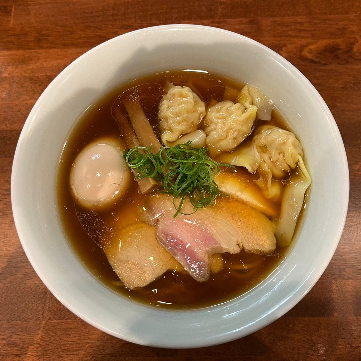 aogakuramen5's tweet photo. 【活動報告】
先週、目黒でラーメン食べ歩きを実施しました‼️🍜
大学最寄りの渋谷駅から山手線で5分のところに、二郎系をはじめ魅力的なお店が多くあることを再確認し、参加者全員でその幸せを噛みしめました🤤
訪問したお店:ラーメン二郎目黒店、麺屋昇輝、麺屋維新、麺家黒（敬称略） https://t.co/bgarPb2nxy