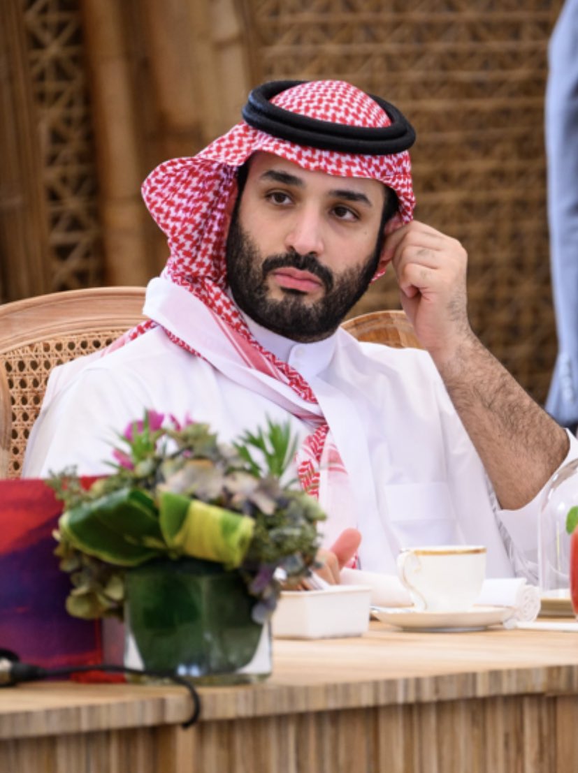 محمد بن سلمان. هذا الزعيم المتفرد. يعمل في كامل طاقته وكل وقته لبناء  سعوديه وشرق اوسط مختلف تماماً.وكل راصد ومتابع لهذا الزعيم يلمس الفرق الذي يصنعه في وتيرة اسرع ومن لايدرك هذه الانجازات اليوم. سوف يدركها خلال السنوات العشر القادمه بأذن الله