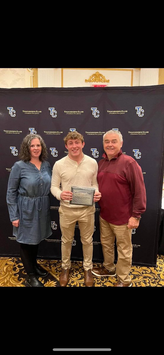 HsGloucester's tweet photo. Congrats to @jankowski_mason for earning the Scholar-athlete award from the @TDClubofSJ.Mason carries a 3.8 GPA with most of his schedule the last 2 years consisting of AP courses.He was a top 10 state leader in tackles this year and is looking forward to playing in college. https://t.co/KNl8Z0LVsF