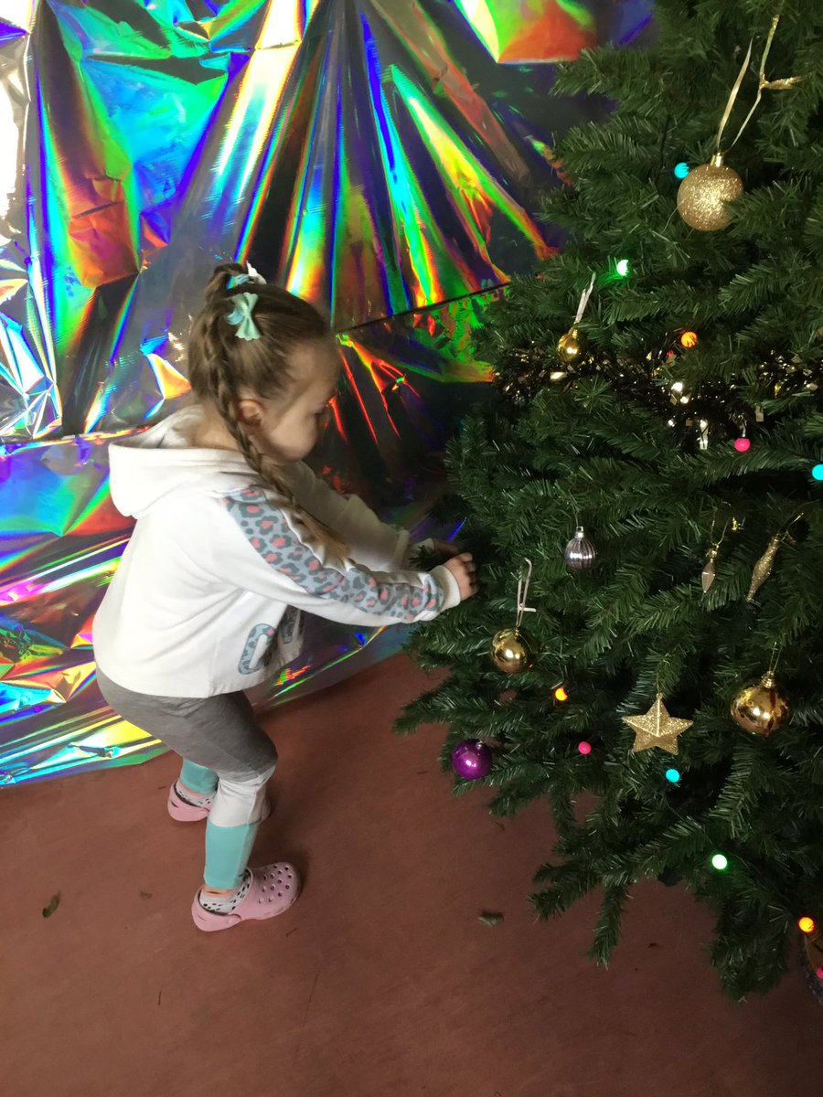 BathgateNs's tweet photo. We are getting into the Christmas spirit at Bathgate West 🎄⭐️ #ChristmasTree #WorkingTogether https://t.co/GzrJgzupQa