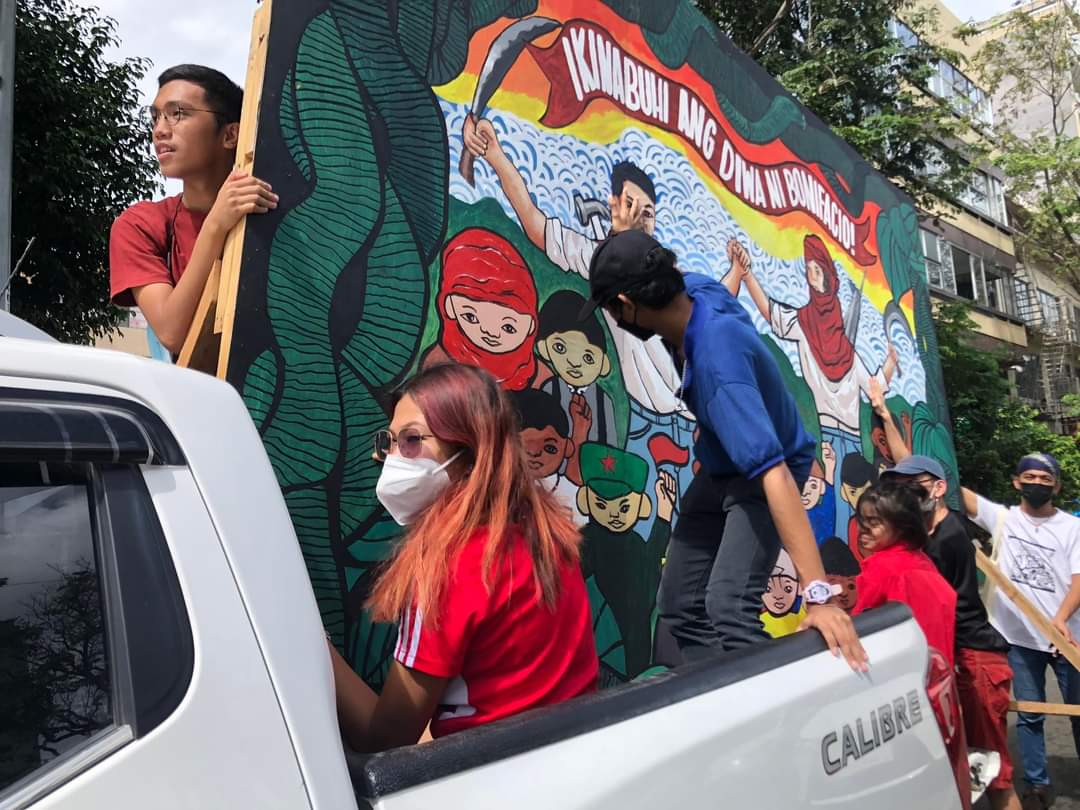 upcebu_usc's tweet photo. Walang pag-ibig ang hihigit kailanman,
Dugong alay sa lupaing Sinilangan
Na siyang pundasyon ng masa, ng kabataan,
Patunay ng rebolusyong walang kamatayan.

—

Karong Nobyembre 30, 2022, niapil og martsa ang UPC USC kuyog ang ubang sectoral organizations sa Bonifacio Day Protest. https://t.co/bkFck0Y1VE