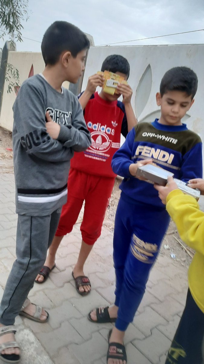 MuhamedSci's tweet photo. Day 1️⃣3️⃣9️⃣
#foldscopechallenge
Football match then science activity. What dream community kids can have full of joy and learning at the same time.
One kid had already Foldscope before I sent him one in my brother's school so he was surprised to meet me in street. https://t.co/UrSzXDSMEC