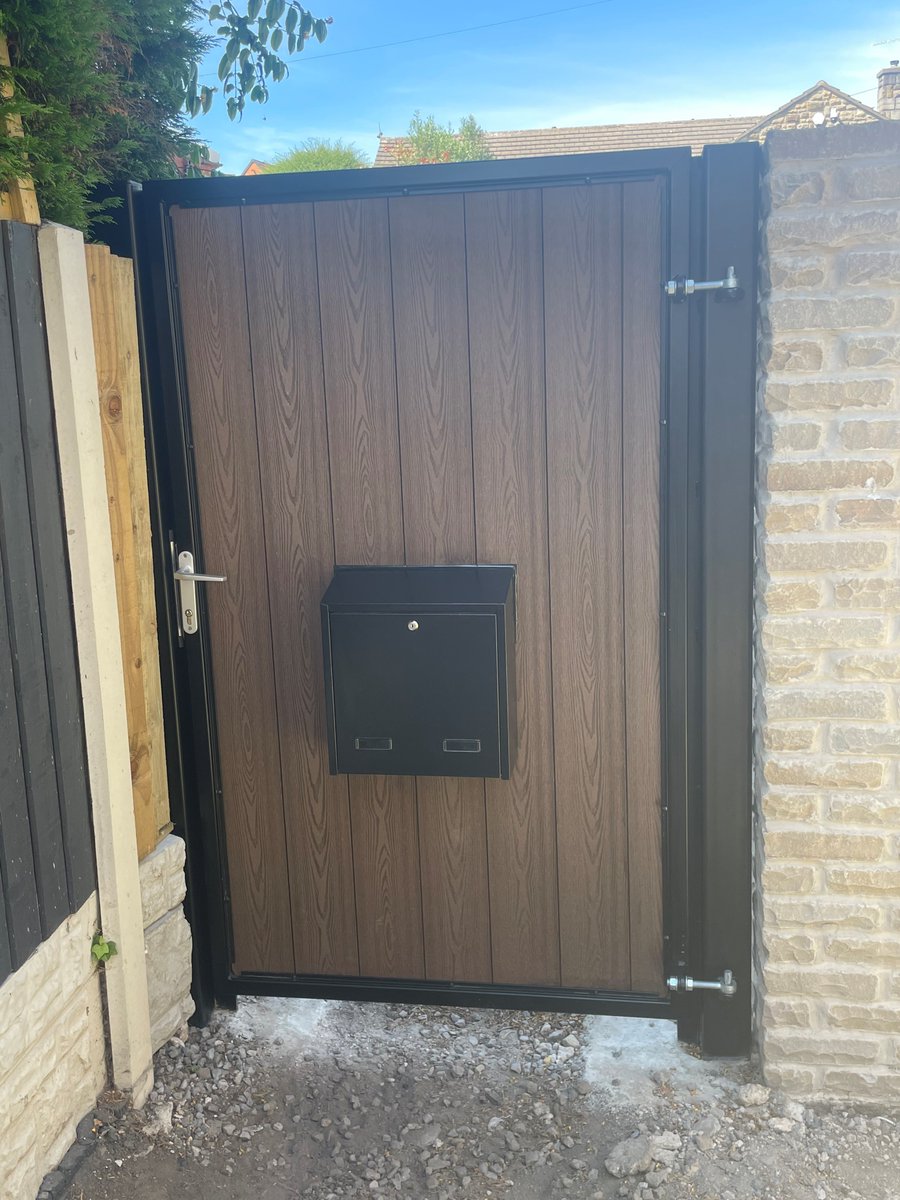 Letterbox4You's tweet photo. Even you can't say no to this amazing gate mounted post box! https://t.co/SwwDFXq3Tk
#homeimprovements #housedesign #momeandgarden #diy #letterboxes #postboxes #mailboxes #letterbox4you https://t.co/GIb3pPTTE9