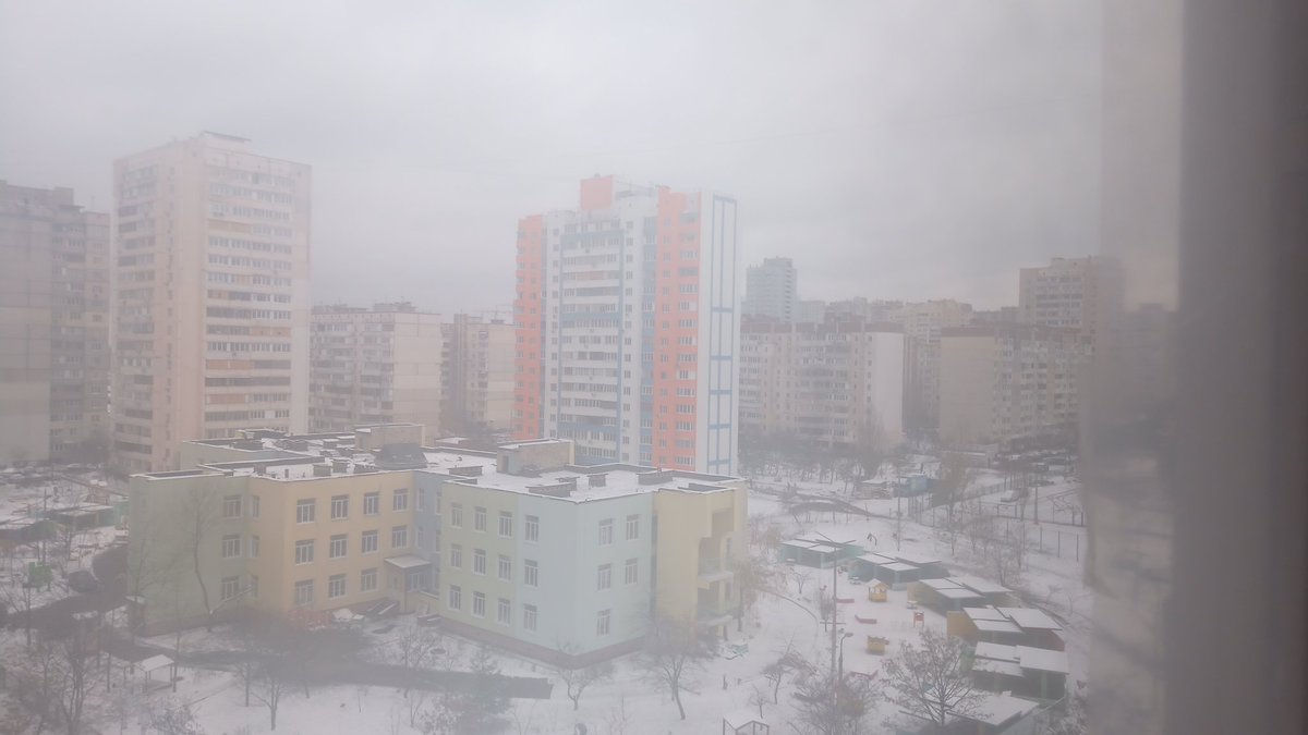 ChroniclesKiev's tweet photo. Ricostruzioni a #Kiev distretto di #Darnitsky. Questo edificio fu danneggiato durante un attacco a marzo. L'elettricità è scaglionata in ogni distretto secondo una pianificazione. Oggi in Pozniaky (fa parte di Darnitsky) funzionerà dalle 11 alle 15. #StopRussia #stoporsini https://t.co/PfCI4qpkas