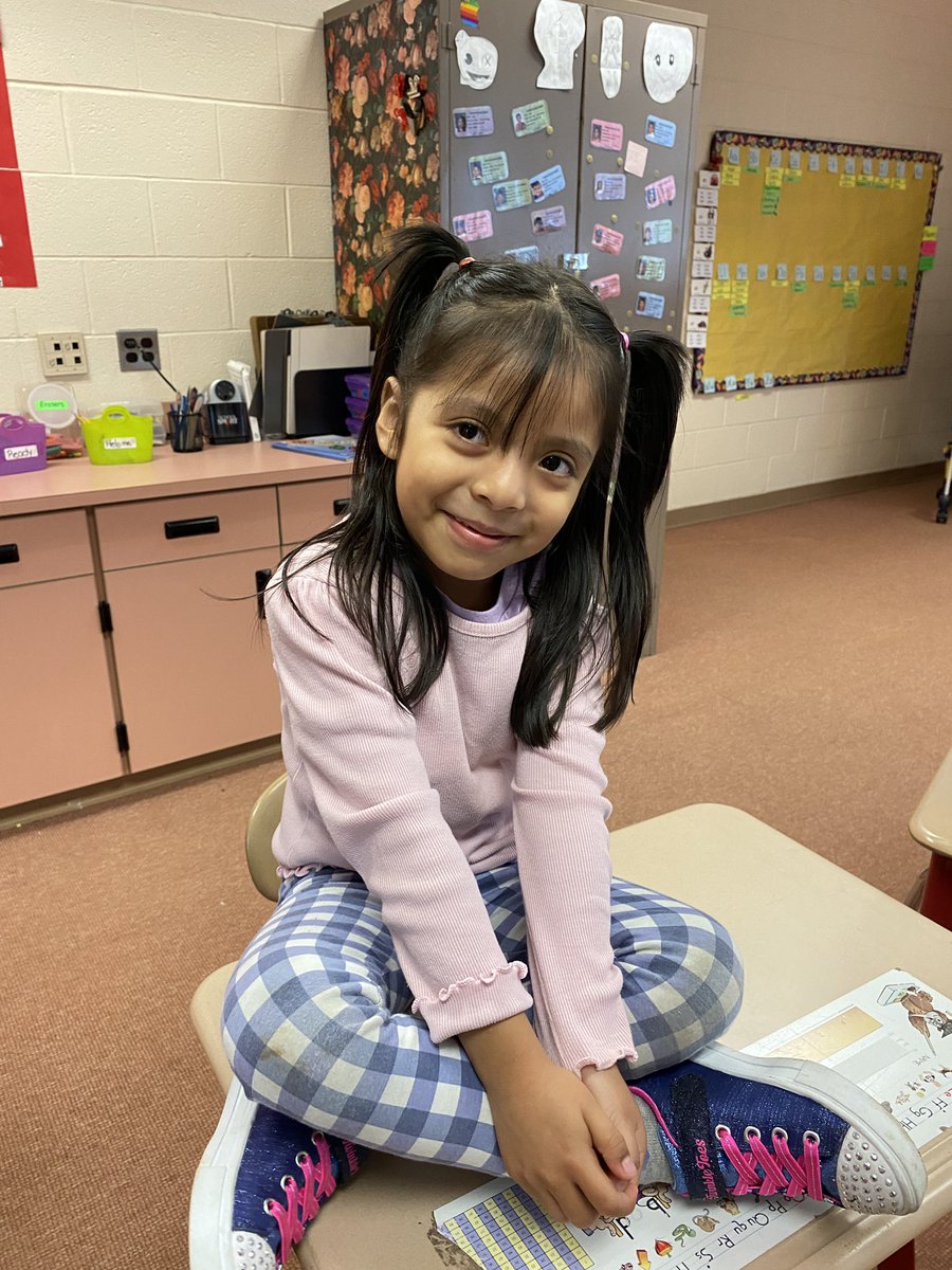 MrsMartinezESL's tweet photo. Baby Echo teaches us more than just Fundations! She has been hiding around our room, helping us learn positional words. Now that she is on vacation, we are sending her pictures of places we can be! @FlemRarSchools @RobertHunterES @MrsDeAngelisRH @MrsMurrayRH @ZarzeckiErin https://t.co/N37W3BXSpc
