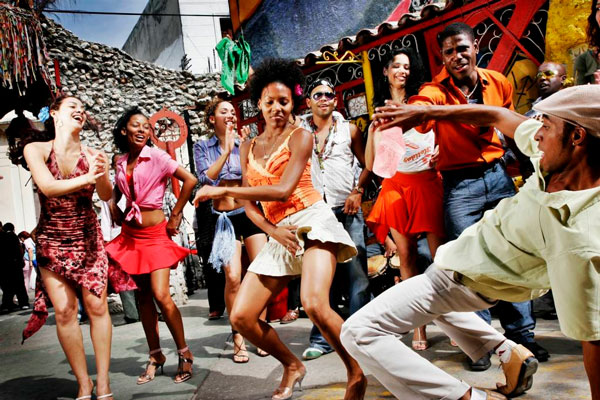 mariemml391's tweet photo. La declaración del saber de los maestros del ron ligero cubano Patrimonio Cultural Inmaterial de la Humanidad por la @UNESCO se une a las cuatro que ya poseía #Cuba🇨🇺: la Tumba Francesa (2008), la Rumba Cubana (2016), el Punto Cubano (2017) y Las Parrandas (2018)
#CubaEsCultura https://t.co/TdDEQFh4LG