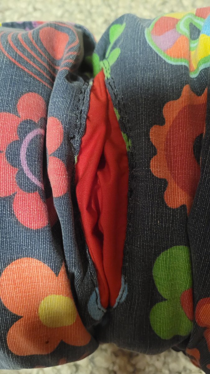 di2io's tweet photo. Hmmm, ja... irgendwie sieht das jetzt etwas vaginös aus wenn das Kissen etwas zusammengedrückt ist 😅

Ich bin von meinen Näh"künsten" überrascht 🤭 https://t.co/gy4hyZkEYb