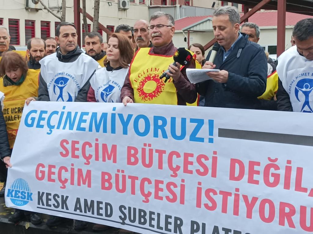 ESM_GM's tweet photo. KESK Amed şubeler Platformunun düzenlediği KESK MYK Varol ÖZTORUN Bağlı Sendikaların MYK Üyeleri ve ESM MYK Üyemiz ve ESM Amed şubemizin de katıldığı basın açıklaması gerçekleştirildi. https://t.co/YO07LhiNCj