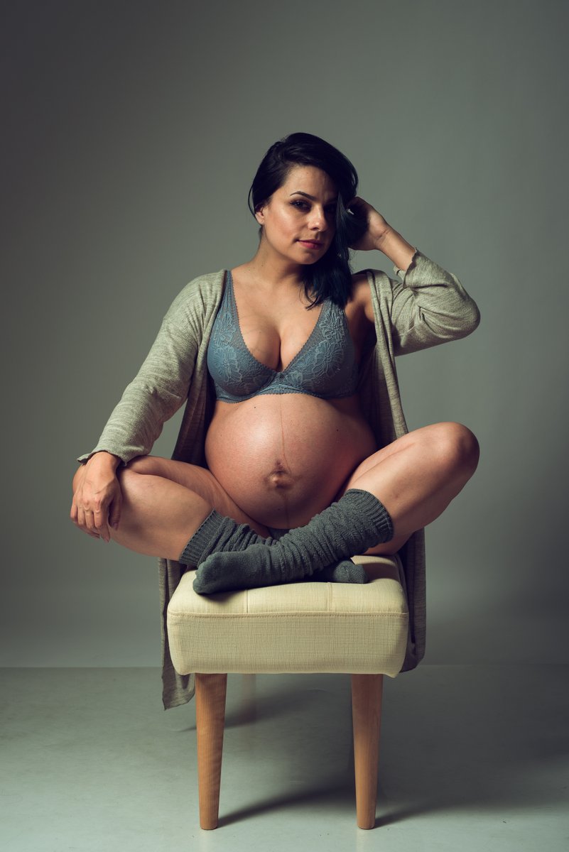 vevered2's tweet photo. a week left of being pregnant OMG !!!
https://t.co/O4HupuJidN https://t.co/IpIPgJ34ow
