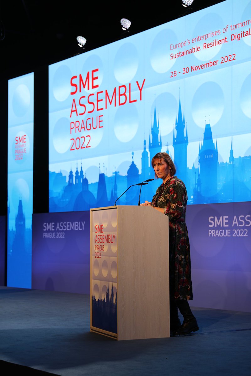 Mdlabajova's tweet photo. Třešničkou na dortu #SMEassembly2022 je panel #PolicyConclusions.  

🗨️Jsem přesvědčena, že než se začneme zabývat budoucností, musíme se podívat na přítomnost. 

Musíme pomoci #SMEs přežít a posílit jejich postavení. Musíme se vžít do role podnikatelů. Musíme jednat okamžitě‼️ https://t.co/PXhXV1gbkv