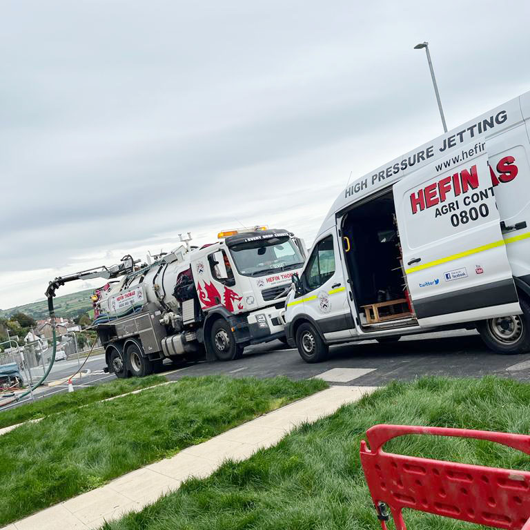 HefinThomasLtd's tweet photo. Need a drainage clean and camera survey on your new building site? No problem, give us a call we will be happy to help https://t.co/H7B6ZG1dYs #CCTVSurvey #Drains https://t.co/8wvaqC4wGA