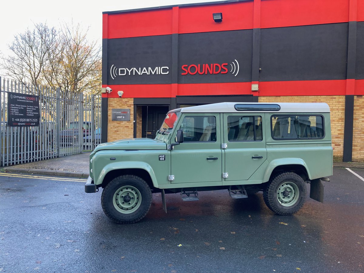 dynamic_audio's tweet photo. Landrover Defender 2015 model upgraded with Pioneer AVH-Z7200DAB Flip out CarPlay stereo and ND-BC8 reversing camera. A Connects2 CT27AA136 dab splitter was used so the unit could receive the DAB signal from the original aerial in the vehicle.

@LandRover_UK @Connects2 @PioneerUK https://t.co/el4xWqVs3q