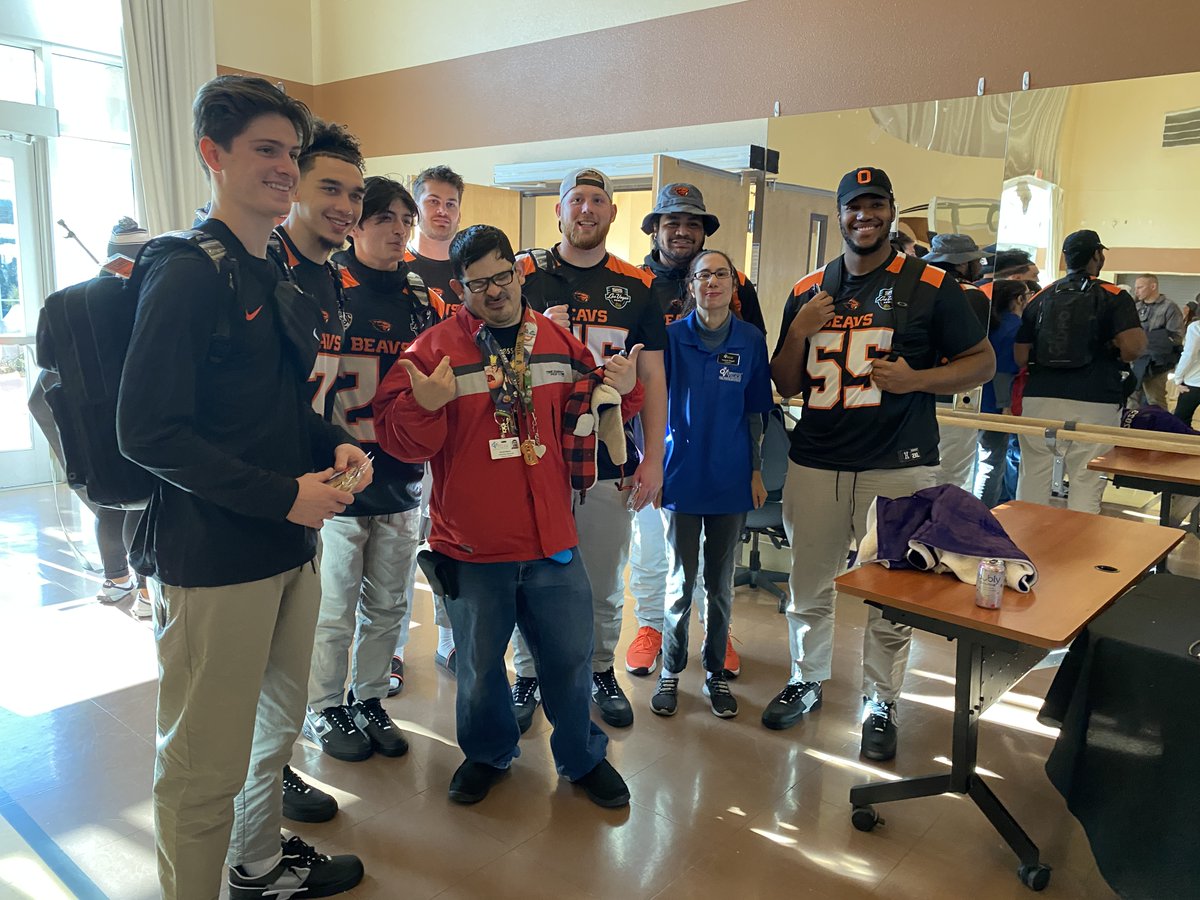OppVillageLV's tweet photo. Thank you @LasVegasBowl, @gatorsfb, and @beaverfootball for taking the time to visit us, sign posters, and take pictures! Good luck to both of the teams!
#LVBowl #OVCommunityPartner #OpportunityVillage https://t.co/9zsVWKgKwU