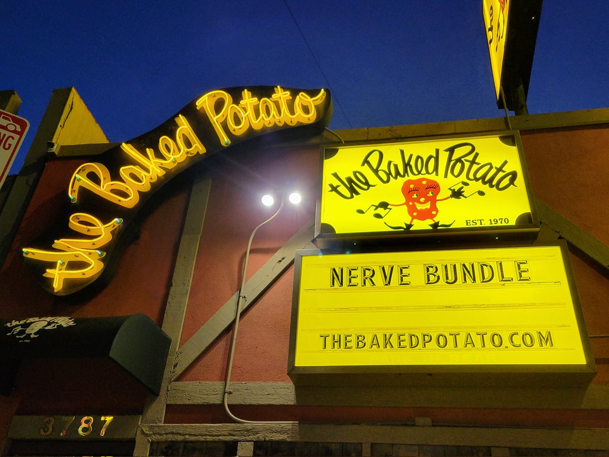 Izumih0705's tweet photo. 1st of the 3 nites w/ Nerve Bundle @ the Spud!!👍🎶🔥💥😍🙌❤️
#NerveBundle #SteveLukather #JeffBabko #JorgenCarlsson #GreggBissonette #TheBakedPotato https://t.co/OUFSuL0j5n