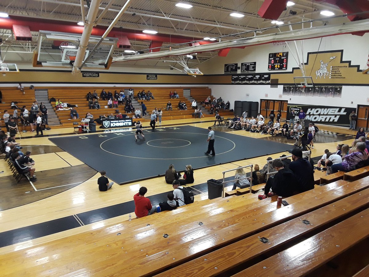 Cheering on the <a href="/FHNWrestling/">FHNWrestling</a> ! A fun part of our #FHNCommunity