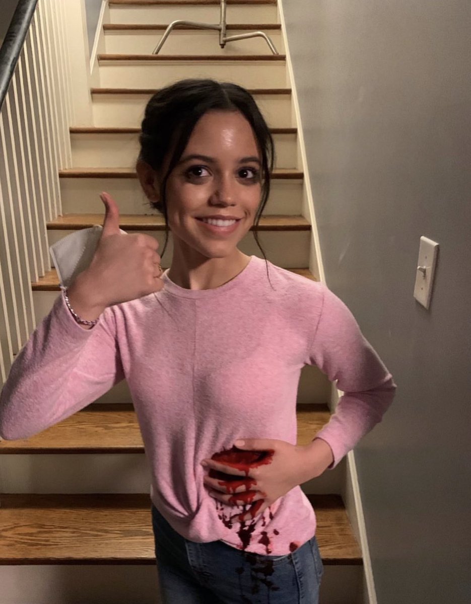 ABDIIT0RY's tweet image. aftermath of asking wednesday to help with the christmas tree